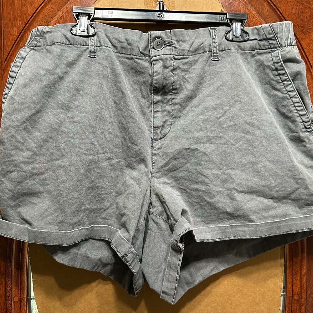 Old Navy Women's Gray Cargo Shorts